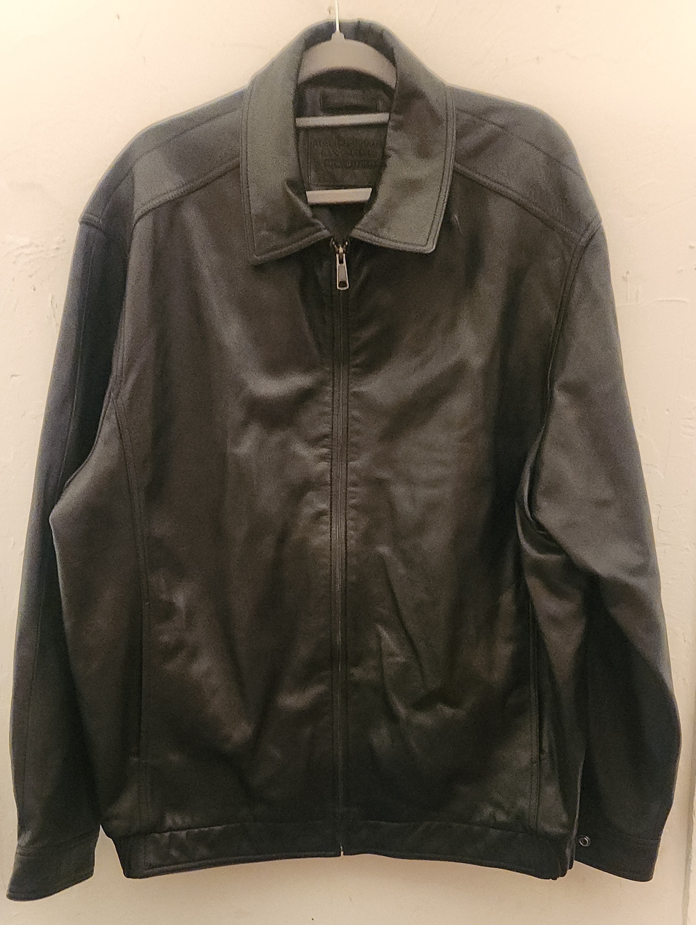 Roundtree & Yorke Black Leather Bomber Jacket